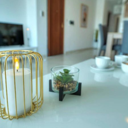 Seafront Beautifully Furnished 2 Bedrooms Gogzr-3 Gzira Dış mekan fotoğraf