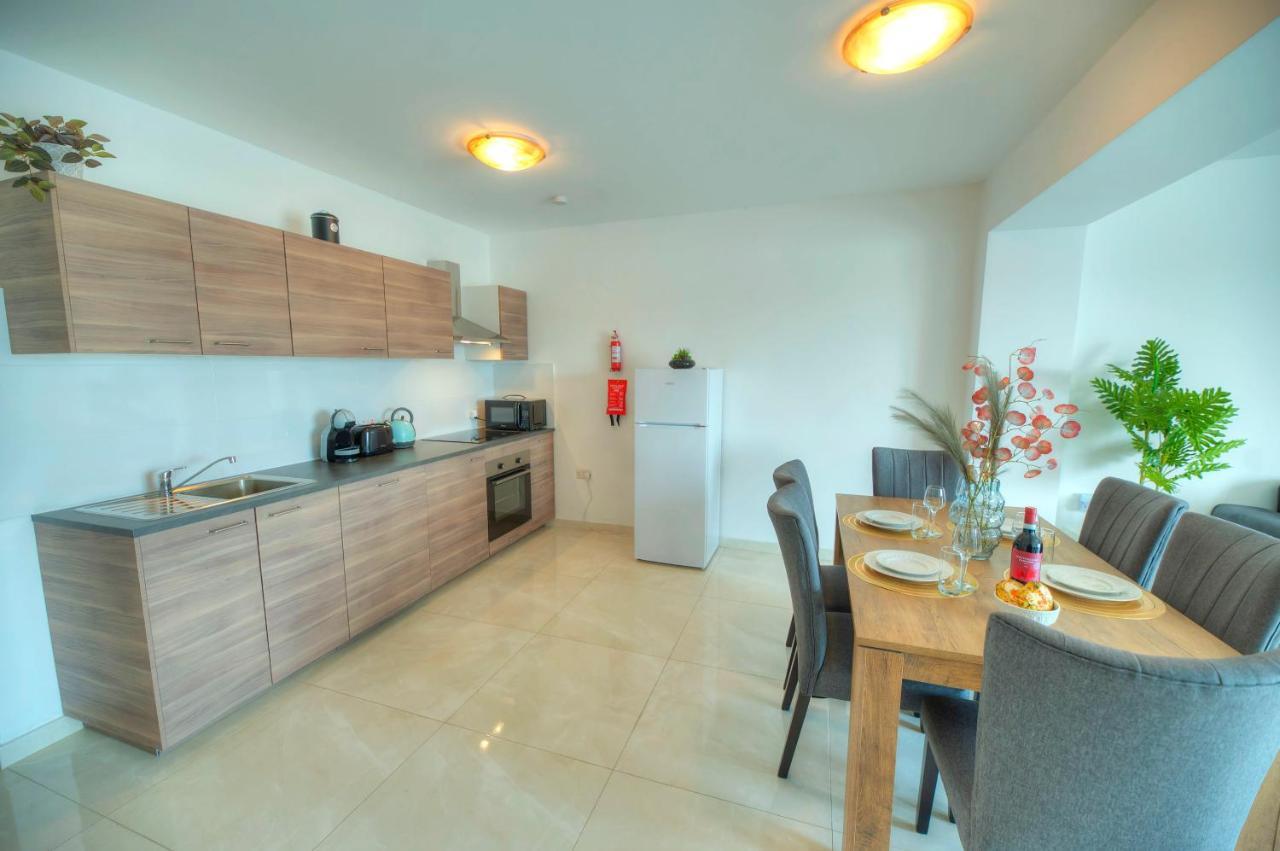 Seafront Beautifully Furnished 2 Bedrooms Gogzr-3 Gzira Dış mekan fotoğraf