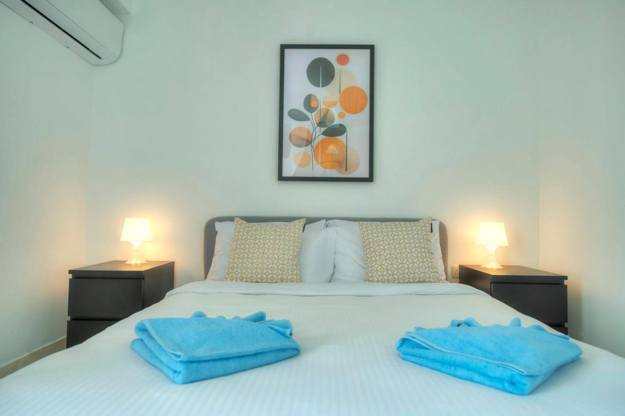 Seafront Beautifully Furnished 2 Bedrooms Gogzr-3 Gzira Dış mekan fotoğraf