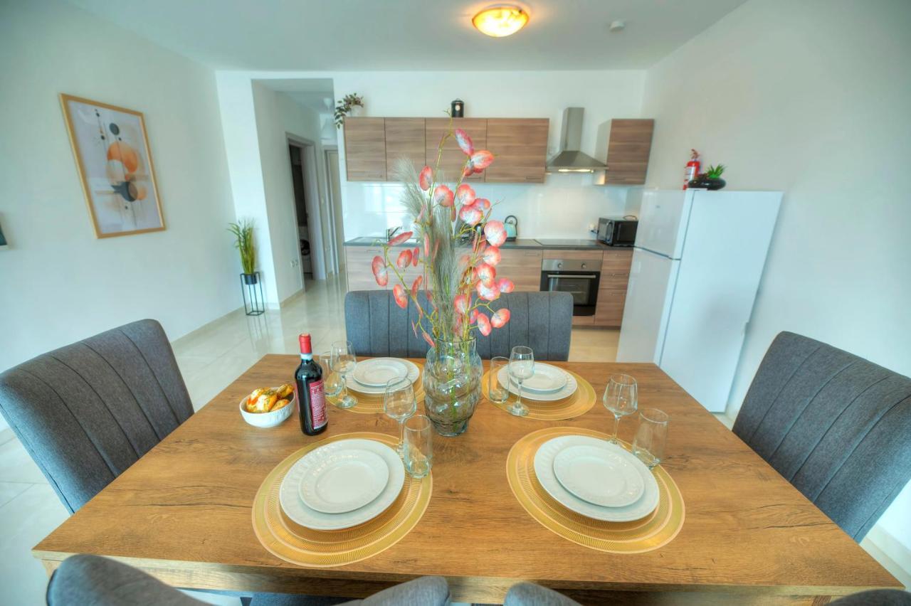 Seafront Beautifully Furnished 2 Bedrooms Gogzr-3 Gzira Dış mekan fotoğraf