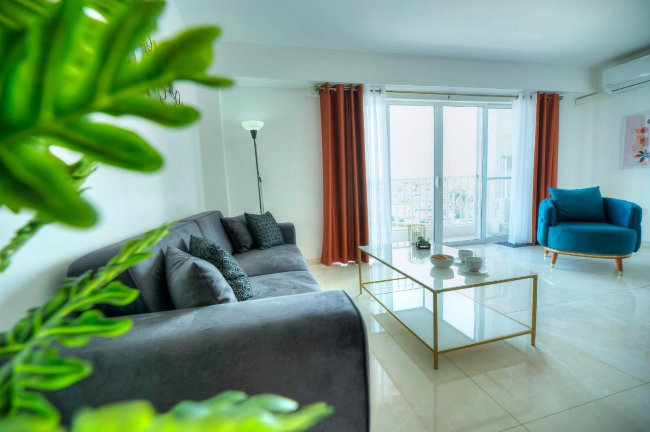 Seafront Beautifully Furnished 2 Bedrooms Gogzr-3 Gzira Dış mekan fotoğraf
