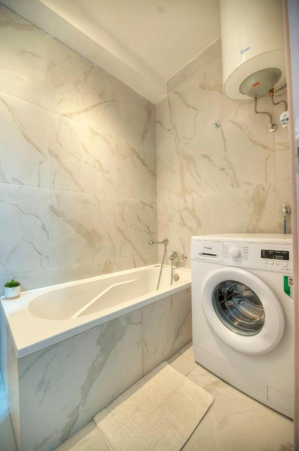 Seafront Beautifully Furnished 2 Bedrooms Gogzr-3 Gzira Dış mekan fotoğraf